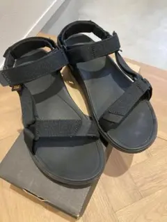 Teva サンダル