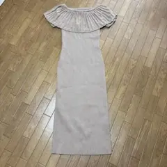 RESEXXY フリル付きオフショルダーリブニットワンピース