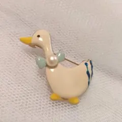 パール　アヒルブローチ