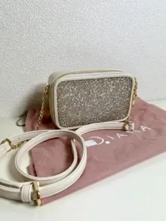 ★DIANA　ダイアナ　グリッターショルダーバッグ　アイボリー　新品