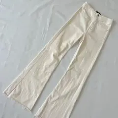 ベルシュカ Bershka ストレッチ ホワイトフレアジーンズ デニムパンツ Sのサムネイル