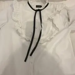 evelyn フリルリボン付きホワイトシャツ 半袖