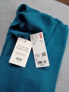 エクストラファインメリノリブタートルネックセーター