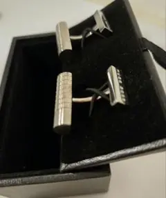 ヒューゴボス　シルバー ストライプ模様 カフリンクス