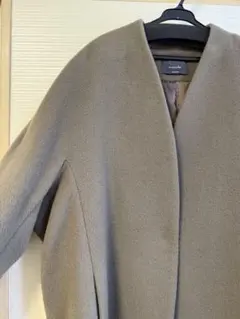 グレー ミディ丈 チェスターコートのサムネイル