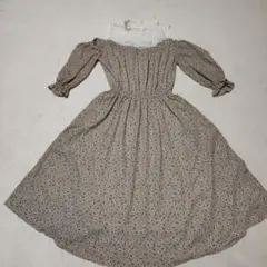 花柄オフショルダー五〜七分袖ワンピース