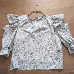 花柄2way肩開きフリル五分袖ブラウス