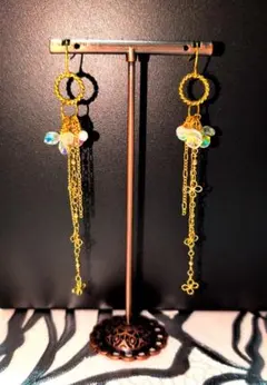 【新品】お花のピアス(イヤリング変更可)〈ローズクォーツ・マザーオブパール〉