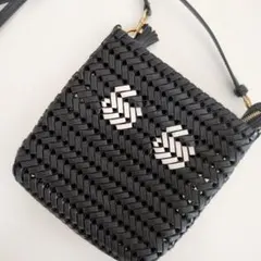 正規品ANYA HINDMARCHアイズ レザーショルダーバッグ黒