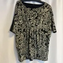 黒と白の花柄 半袖チュニック