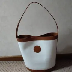 スターバックス　カップシェイプカフェバッグ　2025