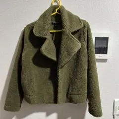 BANANA REPUBLIC ★ カーキ色　クロップド丈　テディベアコート