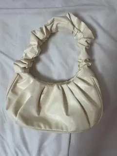 アイボリー フリルハンドル ハンドバッグ