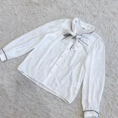 【c9923】Lutique ブラウス ボウタイ　ホワイト 長袖のサムネイル