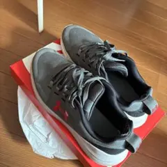 Under Armour スニーカー グレー レッドのサムネイル