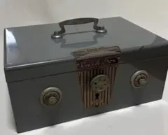 レトロ・アンティーク手提げ金庫 YAMATO CASH BOX カギ付き - メルカリ