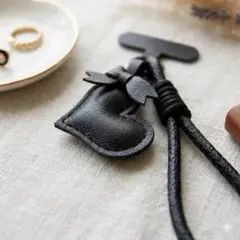 スマホストラップ ハンドストラップ ハート リボン ブラック 落下防止 黒