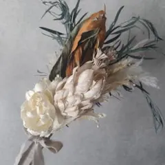 アイボリーのプロテアが主役のワイルドフラワーブーケ