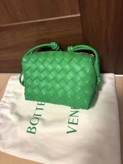 BOTTEGA VENETA緑イントレチャート美品ミニループボッテガべネタのサムネイル