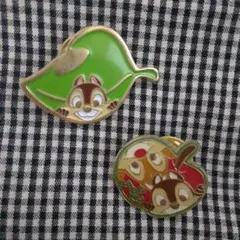 ディズニーファンタジーショップ  チップ&デールピンバッジ (アップル&リーフ)