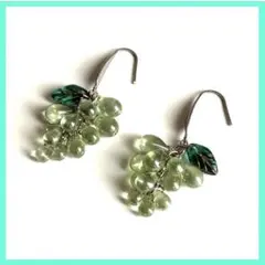 ハンドメイドピアス　チェコガラス　マスカット　葡萄　シルバー