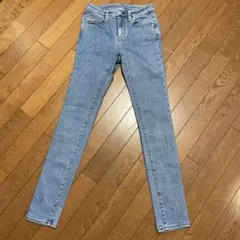 スキニーデニム 薄い青色