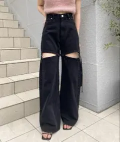 chico サイドベルトスリットデニムパンツ