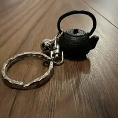 南部鉄器　御釜師　鈴木盛久作　南部砂鐵鈴　重さ約371g　共箱　C　R8227 盛久窯 鉄瓶 鈴木盛久 駒地紋南部形鉄瓶｜トレファクONLINE