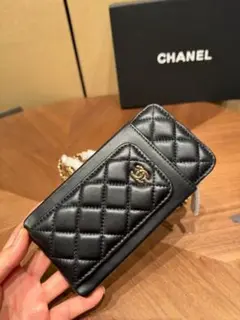 CHANEL ブラック フラグメントケース