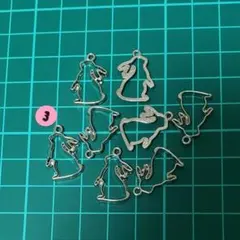 チR-3 新品.　ハンドメイド用　兎のオープンパーツ　シルバー　8匹まとめ売り