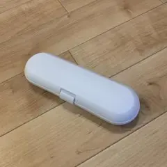 充電器1個と携帯ケース1個