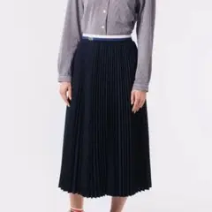 LACOSTEウエストボーダープリーツスカート （ネイビー）