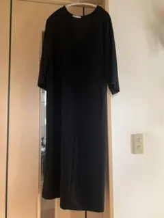 ZARA 黒 Vネック七分丈 ロングワンピース