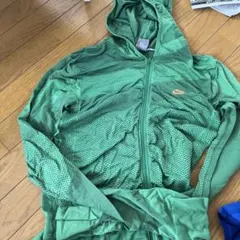 Nike グリーンジャケット M & ブルーショートパンツ