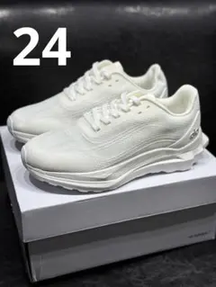 【新品未使用】日本未発売AloYoga(アロ)Classicスニーカーホワイト 新品未使用】日本未発売AloYoga(アロ)Classicスニーカーホワイト