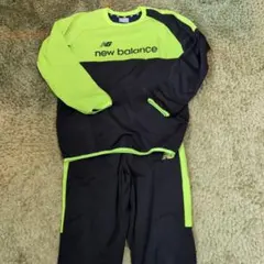 new balance セット アップ　黒/蛍光緑　160センチ