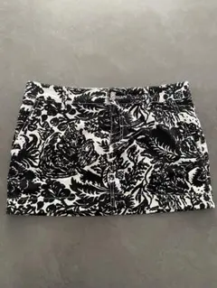 GUCCI タイトスカート モノトーン ボタニカル柄のサムネイル