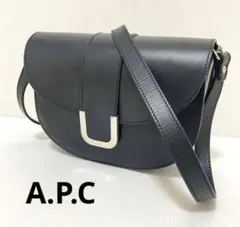 A.P.C. ブラックショルダーバッグ