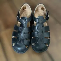 美品　Clarks ブラックレザーグルカサンダル　ベルクロのサムネイル