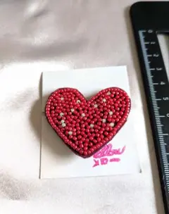 ハート赤　ビーズ刺繍ブローチ 〚ハンドメイド〛