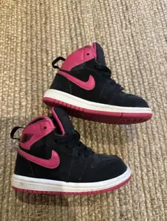 Nike キッズ ハイカットスニーカー ブラック/ピンク　JORDAN1