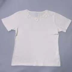 フラワーモチーフ刺繍付きホワイトTシャツ