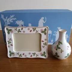 【美品】ウェッジウッド ワイルドストロベリー 写真立て・花瓶2点セット