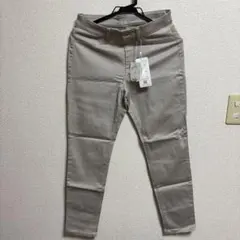 ベージュ スリムフィット カジュアルパンツ