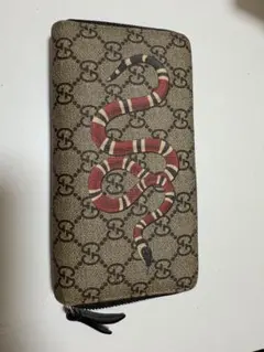 GUCCI 二つ折り財布 蛇デザイン - メルカリ