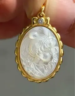 S925シルバー（金メッキ） 白蝶貝カメオデザイン ペンダントトップ