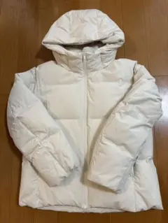 ユニクロ　シームレスダウン　469896 オフホワイト