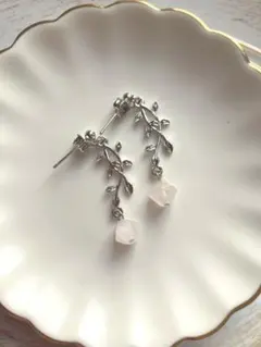 天然石 ローズクォーツ シルバートーン リーフ 葉 ピアス