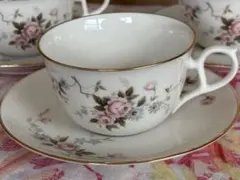 ノリタケ(旧日陶)薔薇柄カップ・ソーサーセット３客アイボリーRC