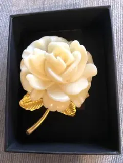 ヴィンテージブローチ 水牛 薔薇 立体 彫刻 大振り ローズ モチーフ E9 ヴィンテージブローチ 水牛 薔薇 立体 彫刻 大振り ローズ